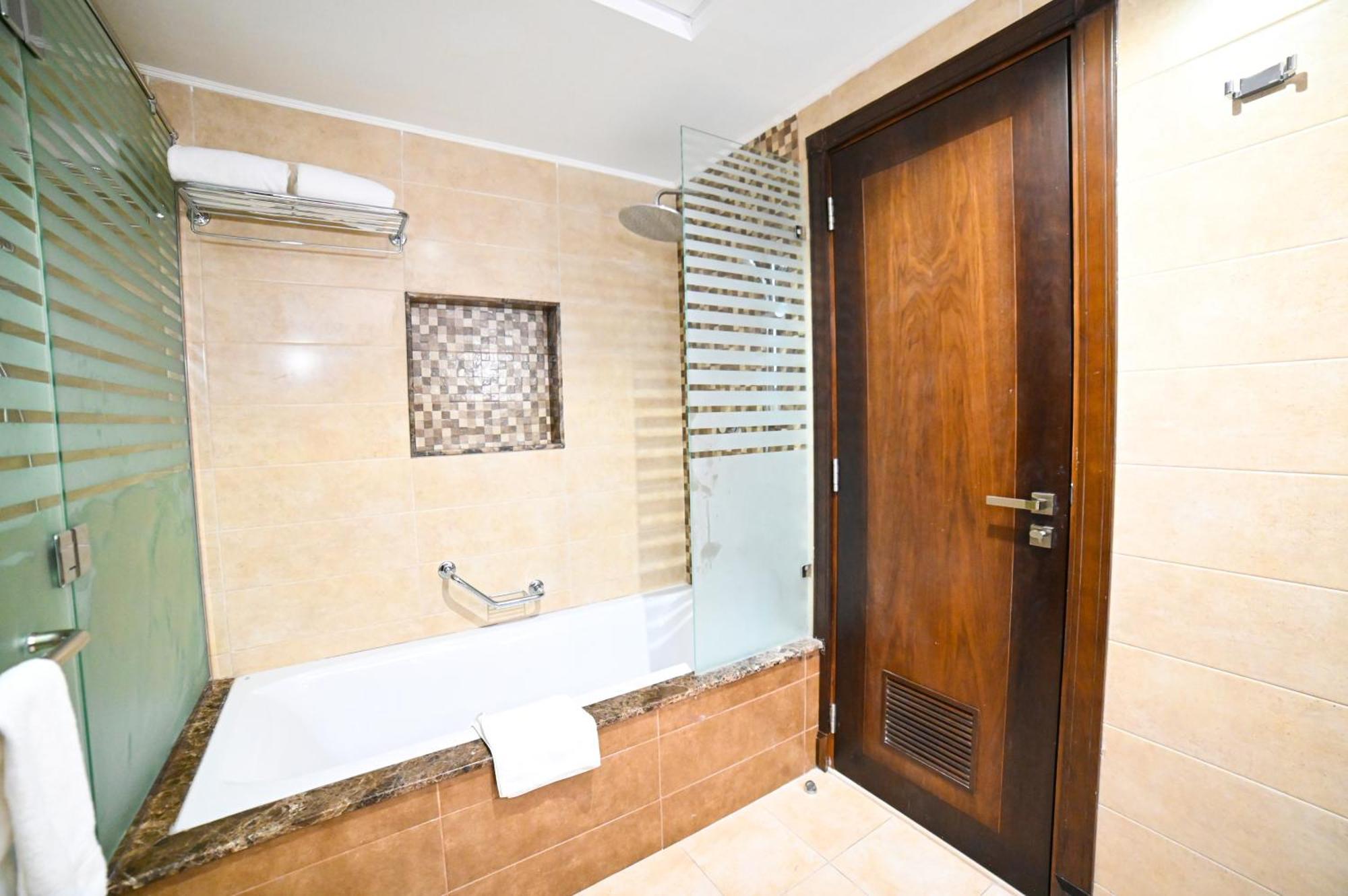 Seven Seas Hotel Дубай Экстерьер фото